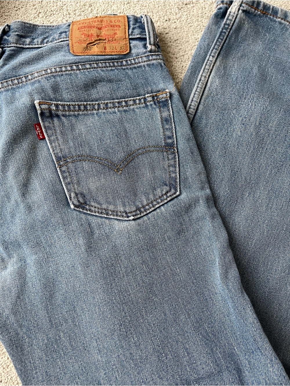 Levi’s 550 Jeans Mens 33x32 Light Wash Relaxed Fit Tapered Leg Denim